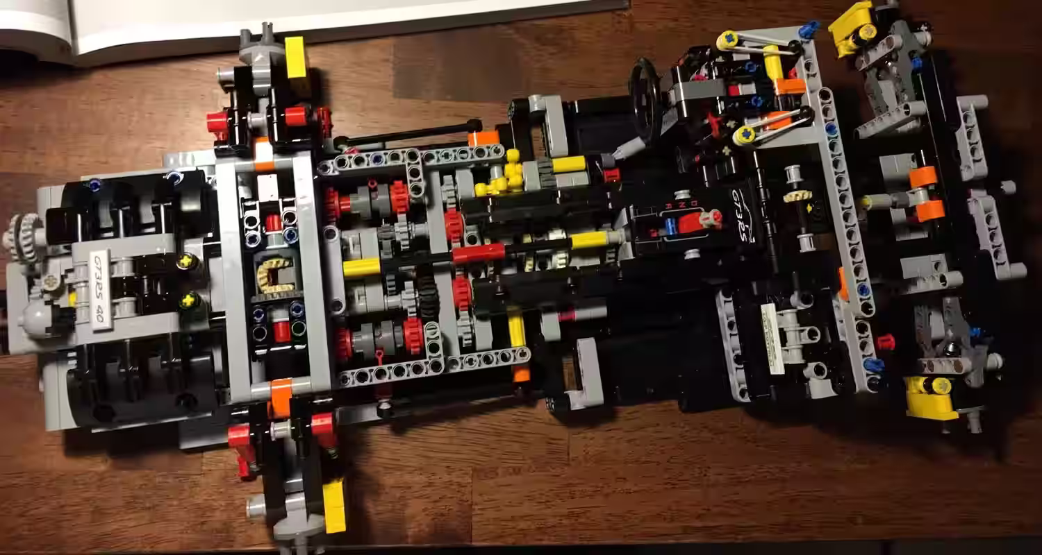 LEGO Technic Porsche 911 GT3 RS 42056 – détail mécanique boîte de vitesses